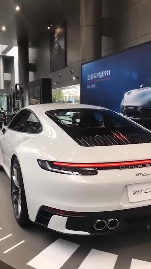 保时捷911全新硬顶车型，贯穿式LED尾灯展现所有霸气！