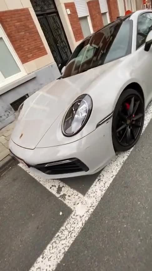 保时捷招牌车型，全新保时捷911，不愧比奔驰宝马还要霸气！