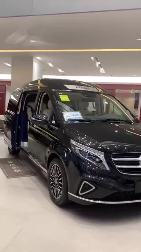 全新定制版奔驰V级商务车到店实拍，内饰看着都是一种享受