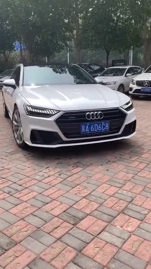 奥迪全新一代A7，看到它尾灯那一刻，直接放弃保时捷！