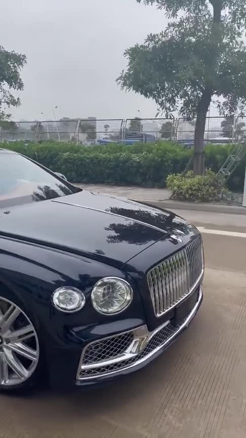 宾利旗舰级车型，全新飞驰行政轿车，这气势不是BBA能比的！