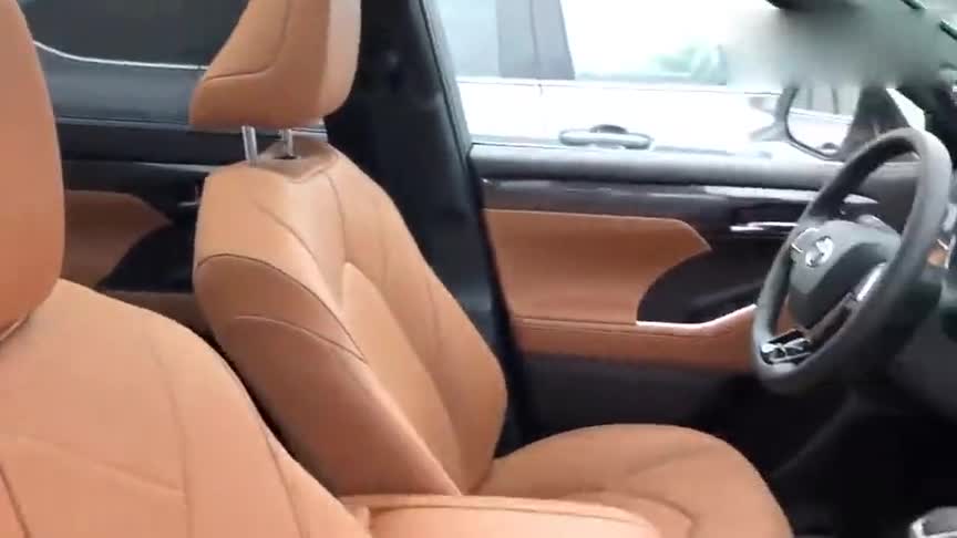 实拍丰田汉兰达车门打开