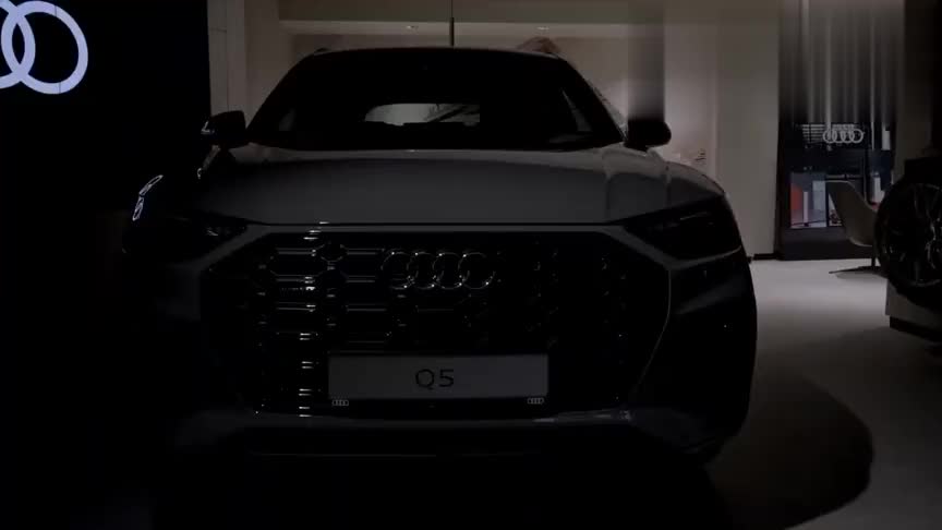 2021款奥迪Q5实车展示，亮起大灯和氛围灯，我放弃了GLC和X3