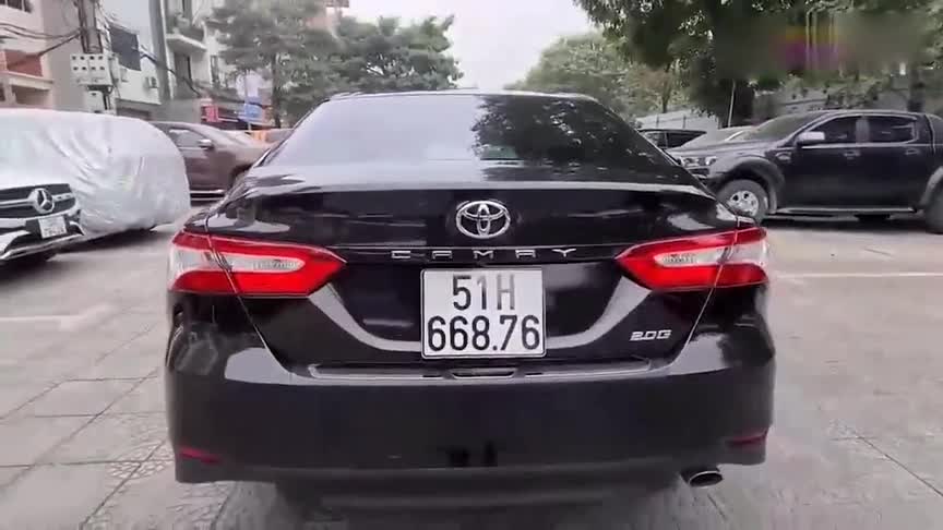 2021款丰田凯美瑞2.0G豪华版实拍