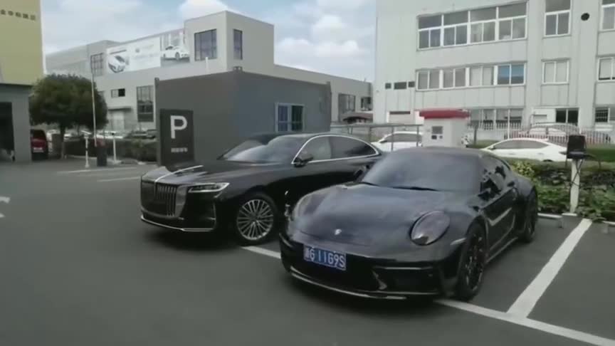 全新红旗H9被称为国产劳斯莱斯，一旁的保时捷都黯然失色！