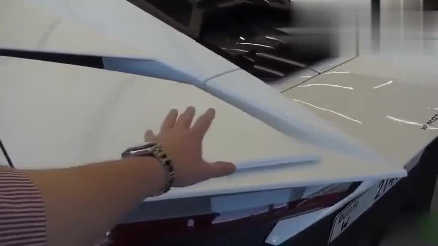 莱肯超级跑车店内实拍