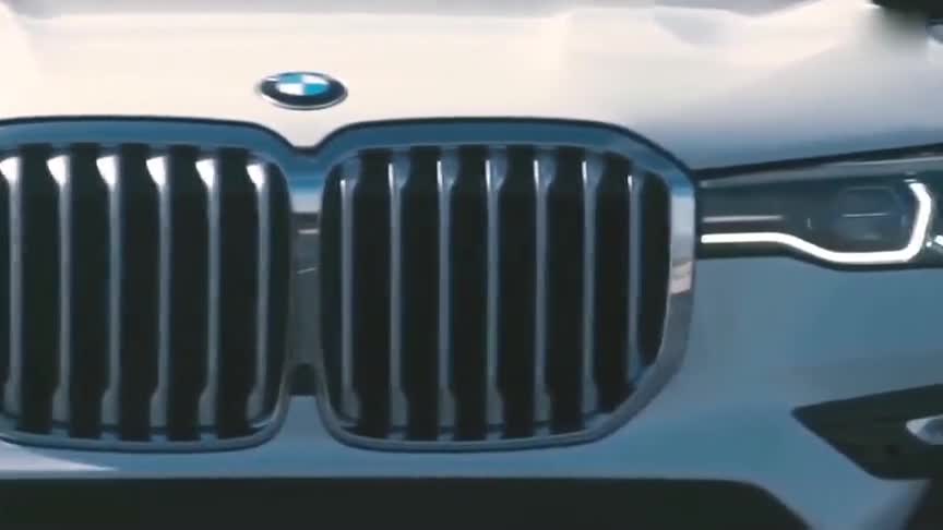 宝马X7实拍6座布局