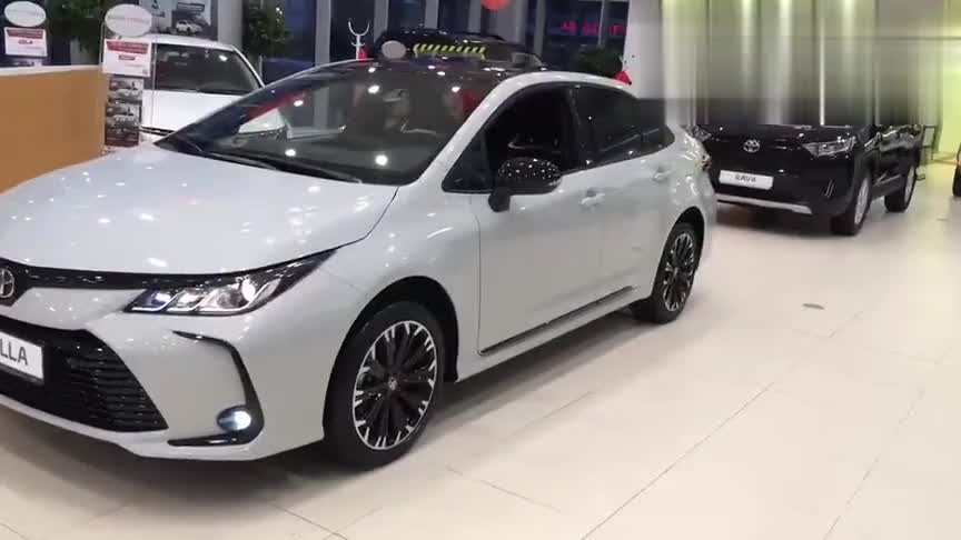 2021款丰田卡罗拉到店实拍，颜值真不赖，买不买轩逸自己看着办