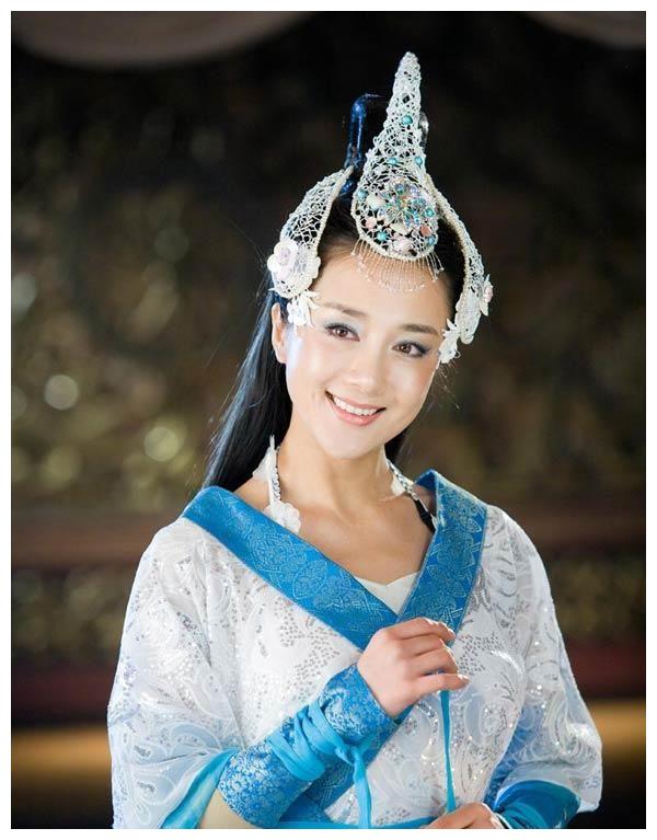 李依晓在古装题材作品当中; 最美的时候,可能就是在12年上映的《楚汉