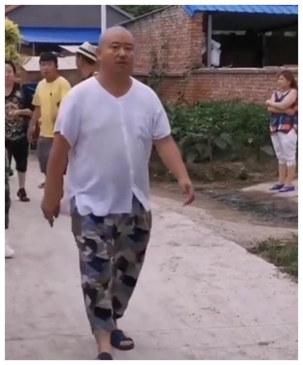 刘能换人始末,"被生病"的王小利是否还能回归《乡爱14