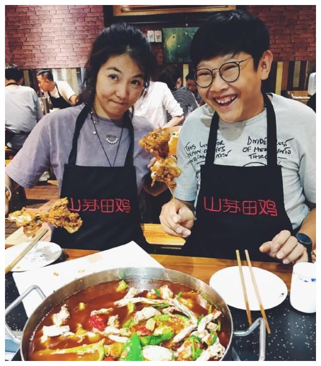 "孩子专业户"侯祥,35岁依然出演小孩,和妻子同框被嘲像母子