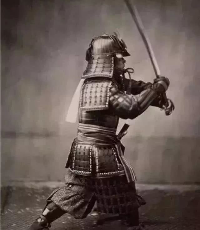百年前的日本武士有多高 珍贵老照片中最后的女武士