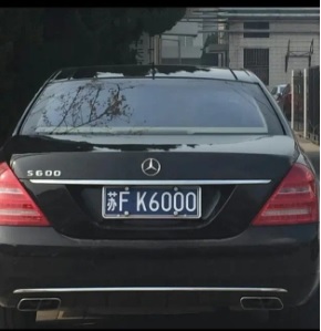 南通如东县实拍奔驰S600L，车牌配车型恰好是