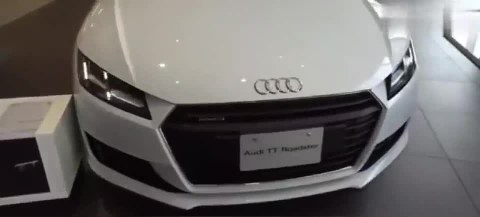 实拍新款奥迪TT，外观内饰豪华精致，让人惊艳的敞篷跑车！
