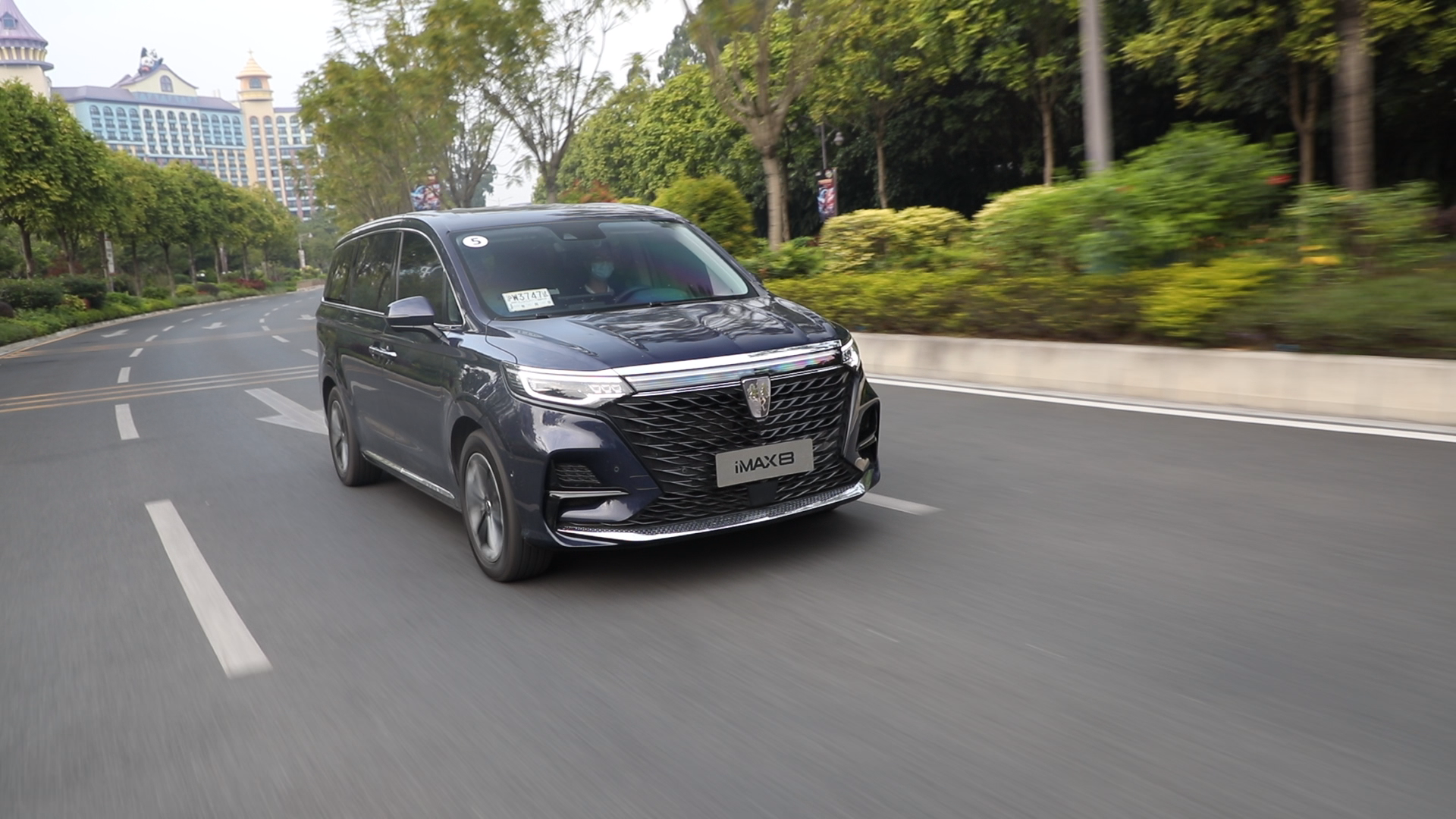 科技豪华MPV 荣威iMAX8当选嫦娥五号任务火箭发射保障用车