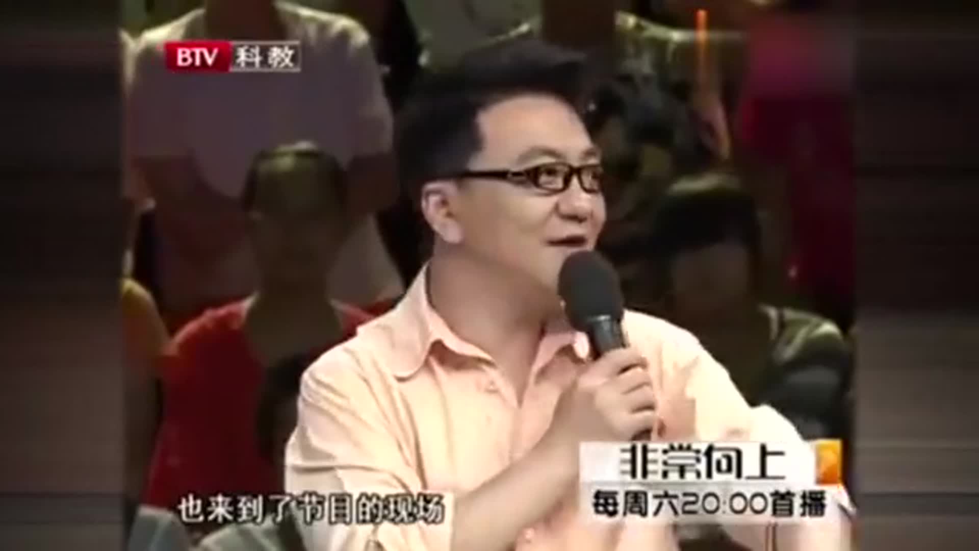 王为念前妻小香玉儿子登台,径直走向妈妈送拥抱,小香玉与儿子们