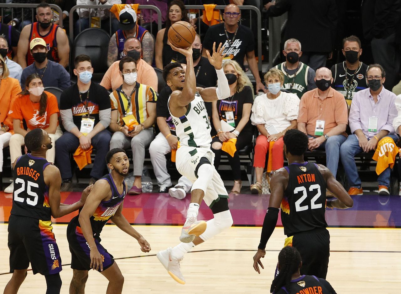 nba总决赛g5雄鹿123-119赢下天王山大战!霍勒迪关键抄截领胜!