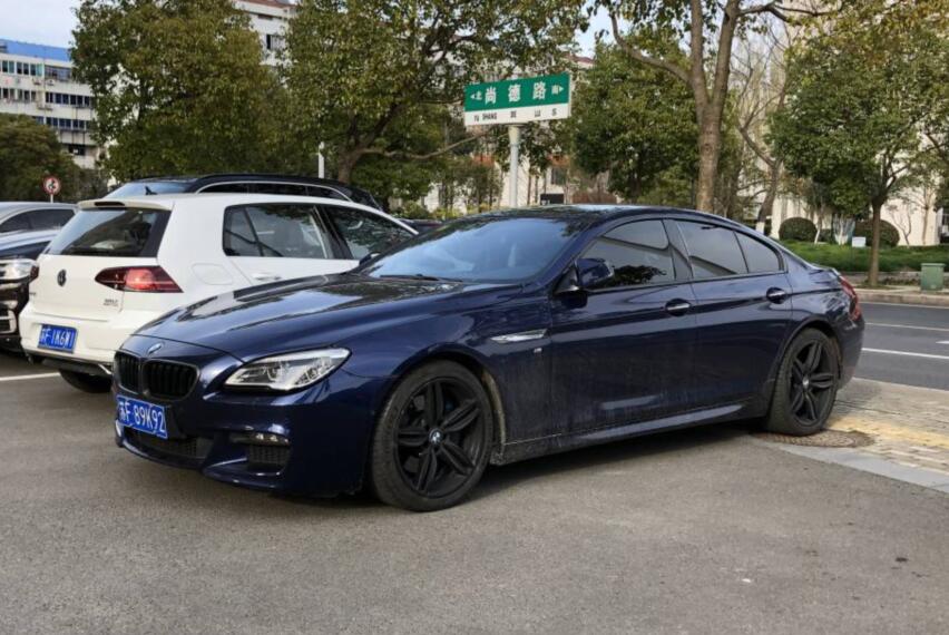 南通尚德路实拍宝马640i跑车，算是比较少见的车型了！