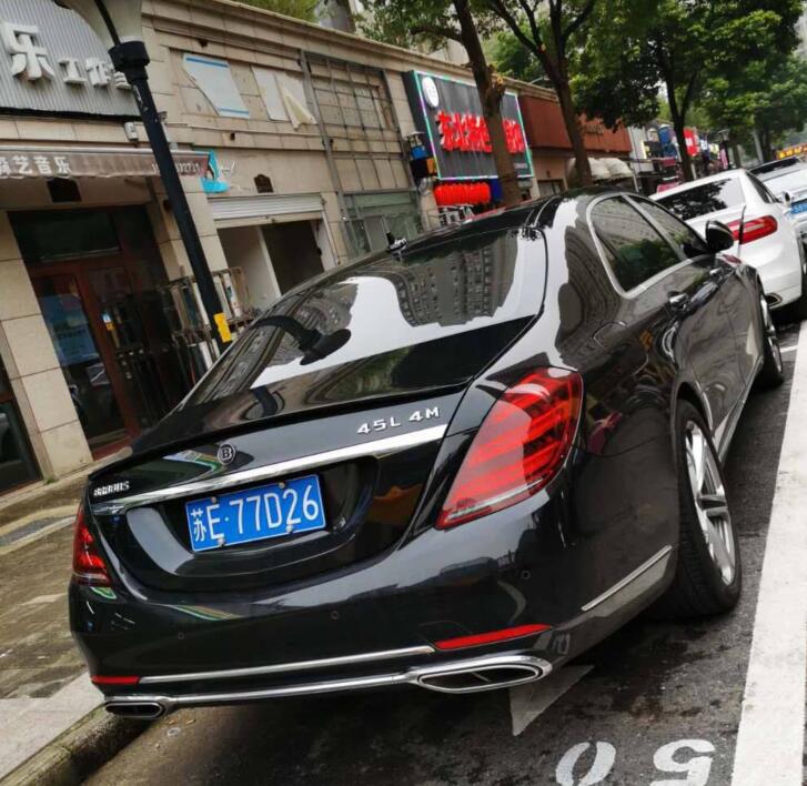 苏州园区街头实拍奔驰巴博斯450，四出排气很唬人！