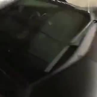 现在停车费太贵了，我只好换了辆新车