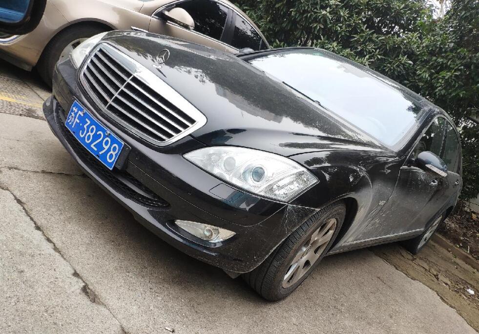 南通开发区街头实拍奔驰S600L，
