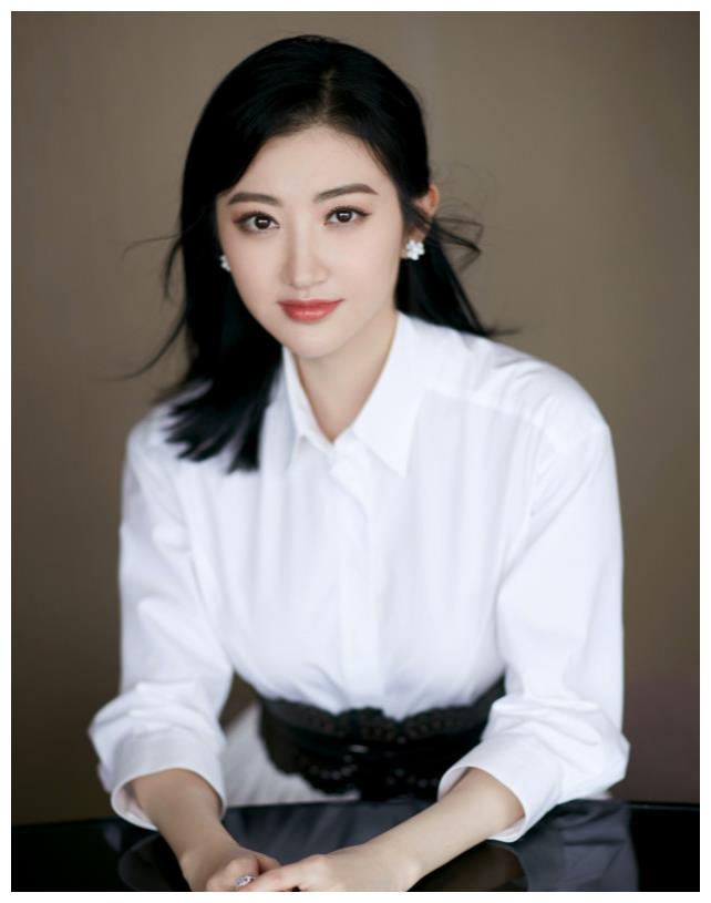 家世成谜被传闻不止的景甜从煤老板到万达小妈她到底有多神秘