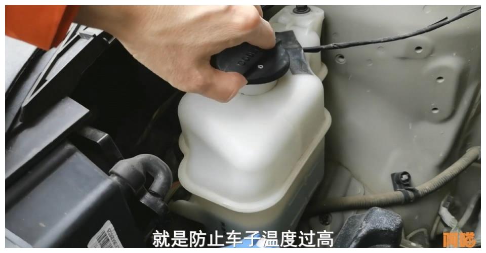 去亲戚修理厂做保养，亲戚往车子防冻液里加自来水，车子会坏吗