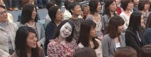 日本诡异歪头姐,脸色惨白颈部扭曲,难道日本都市传说是真的?