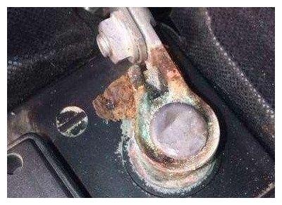 汽车新换的电瓶,没有发现漏电的地方,为什么汽车启动仍然困难?休闲区蓝鸢梦想 - Www.slyday.coM 汽车新换的电瓶,没有发现漏电的地方,为什么汽车启动仍然困难?休闲区蓝鸢梦想 - Www.slyday.coM