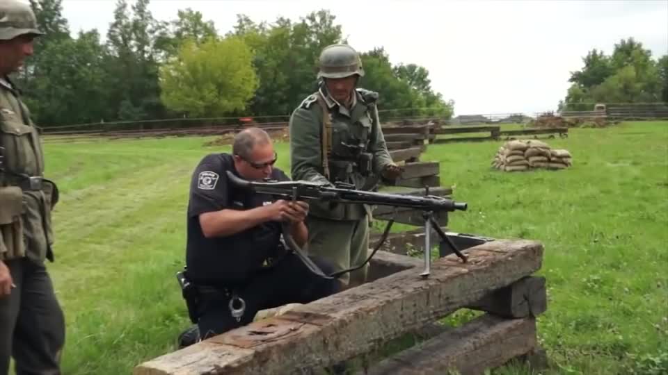 二战德国mg42机枪测试射击不愧是步兵的噩梦