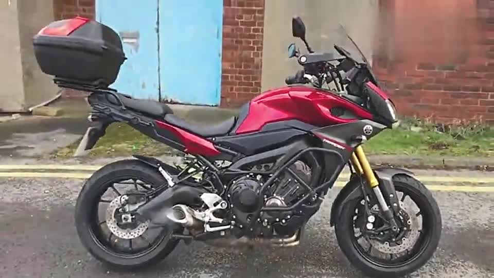 高清实拍雅马哈MT-09Tracer，三缸发动机，声音悦耳
