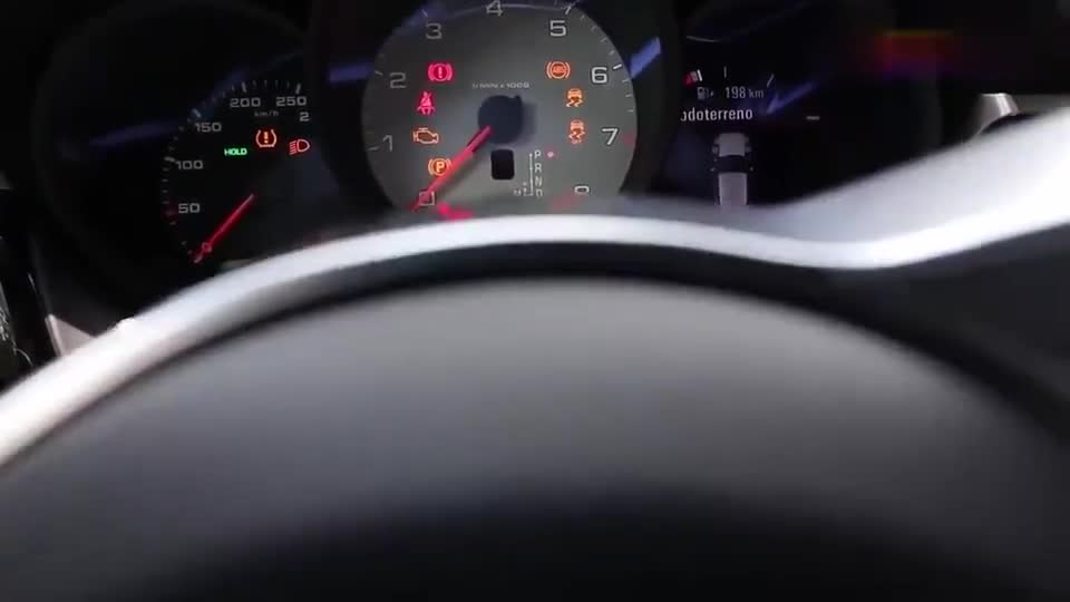 保时捷Macan全方位实拍，按下钥匙开启后备箱