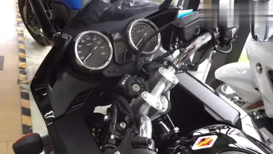 日本实拍本田CB400最新款，重点是标价！