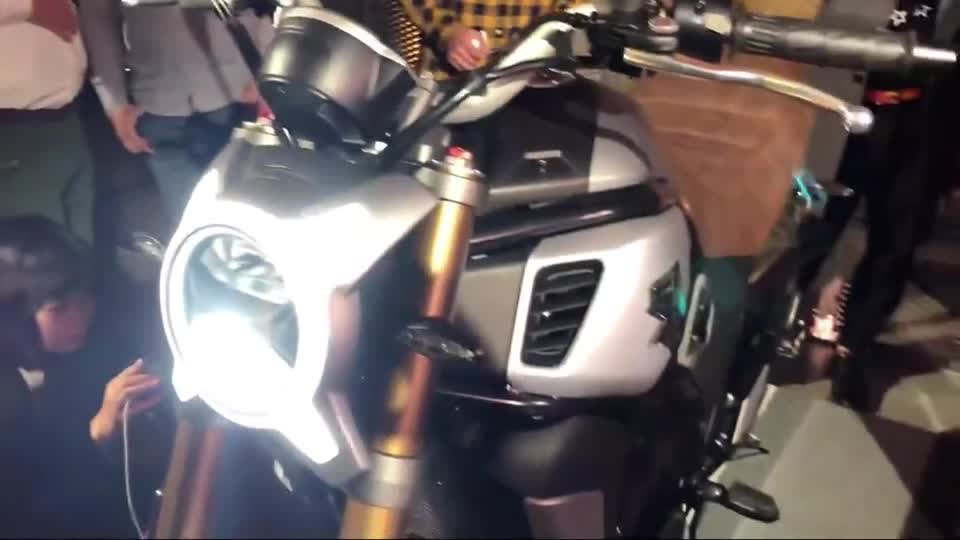 春风米兰车展实拍CFMOTO700CL-X