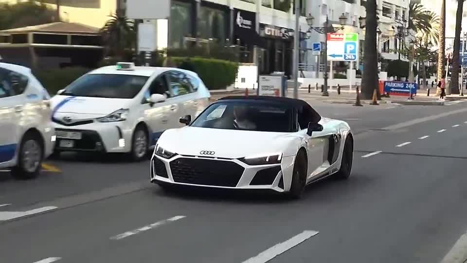 新款奥迪R8的车头有点凶悍啊！