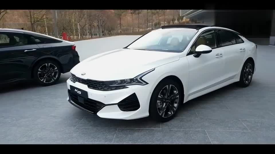 这颜值是要重回巅峰的节奏啊，实车实拍新款起亚K5