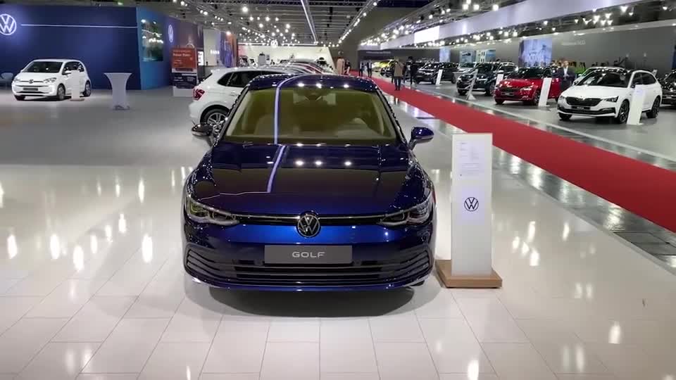 2020款全新大众高尔夫实车展示，按下后备箱的车标，霸气一幕开始
