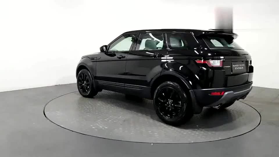 这叫一个帅气动感，实拍酷黑风格路虎揽胜极光