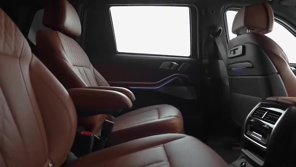 2021款宝马X7实拍展示，六座版够大够霸气，选它还是GLS自己定