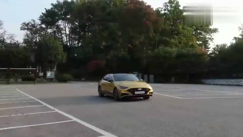 新款现代索纳塔实车展示,看到这颜值和内饰,给个不心动的理由