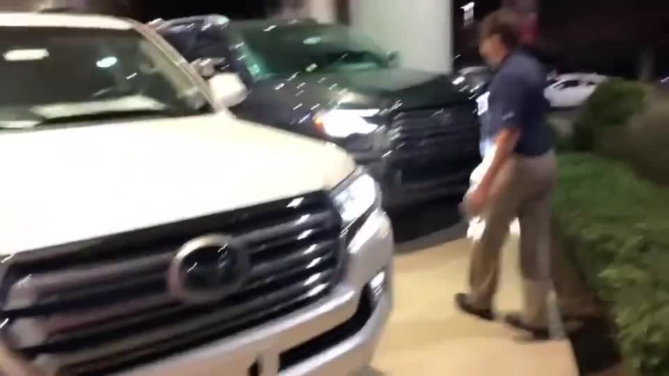 落地丰田陆巡与丰田红杉,在这里你看出区别了吗