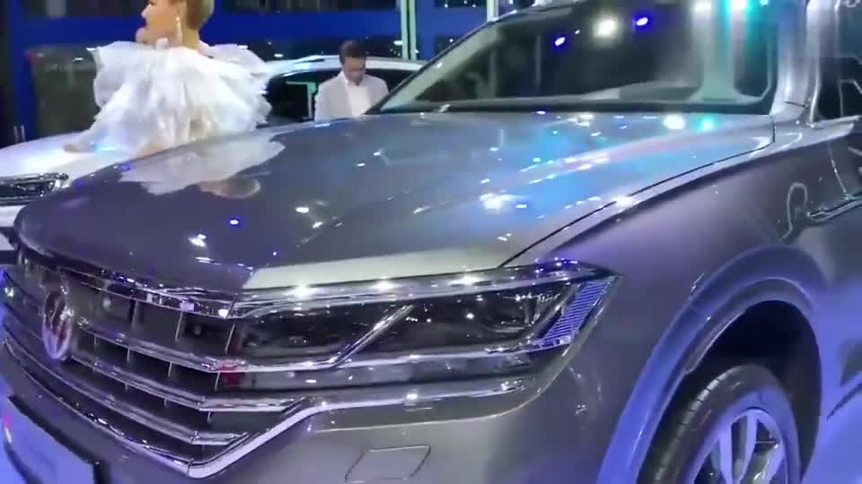 终于见到实车了!新款大众途锐闪亮登场,看到实车我彻底心动了