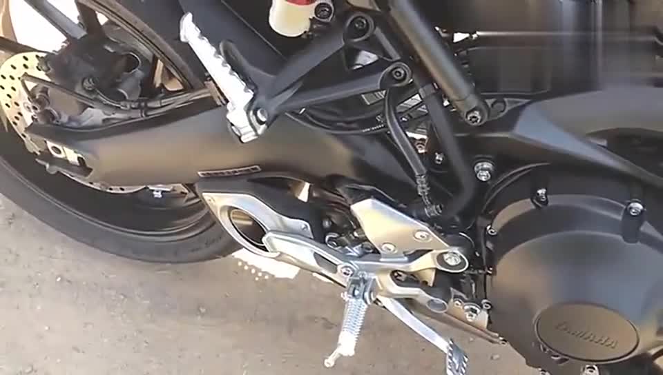 最爱的车型，实拍雅马哈MT-09发动机声浪，耳朵太享受