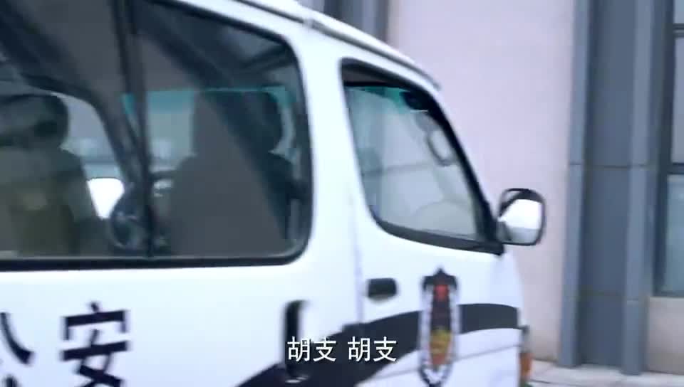 刑警队长罪人提前出狱胡队感觉不对劲及时赶到救下顾支队