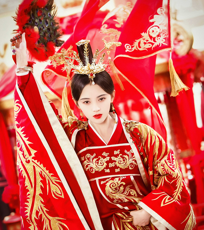 古装嫁衣:鞠婧祎惊艳,热巴美丽,看到赵丽颖,还能这么美!