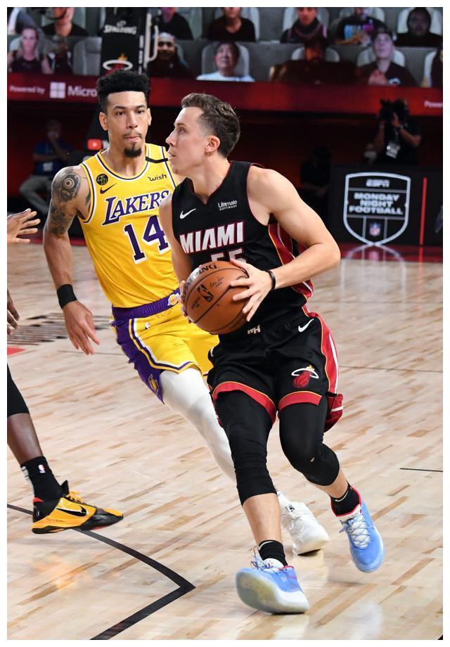 热火队NBA比分胶着末节爆发逆转局势赢得关键战役