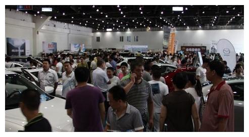 为什么有人买车总能拿到低价？内行人：挑对时间去，你也可以