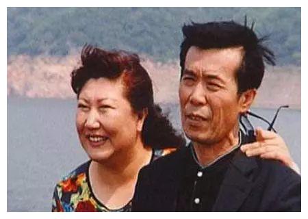 不过,自从高秀敏和第一任妻子相继去世后,何庆魁一直没有结婚!