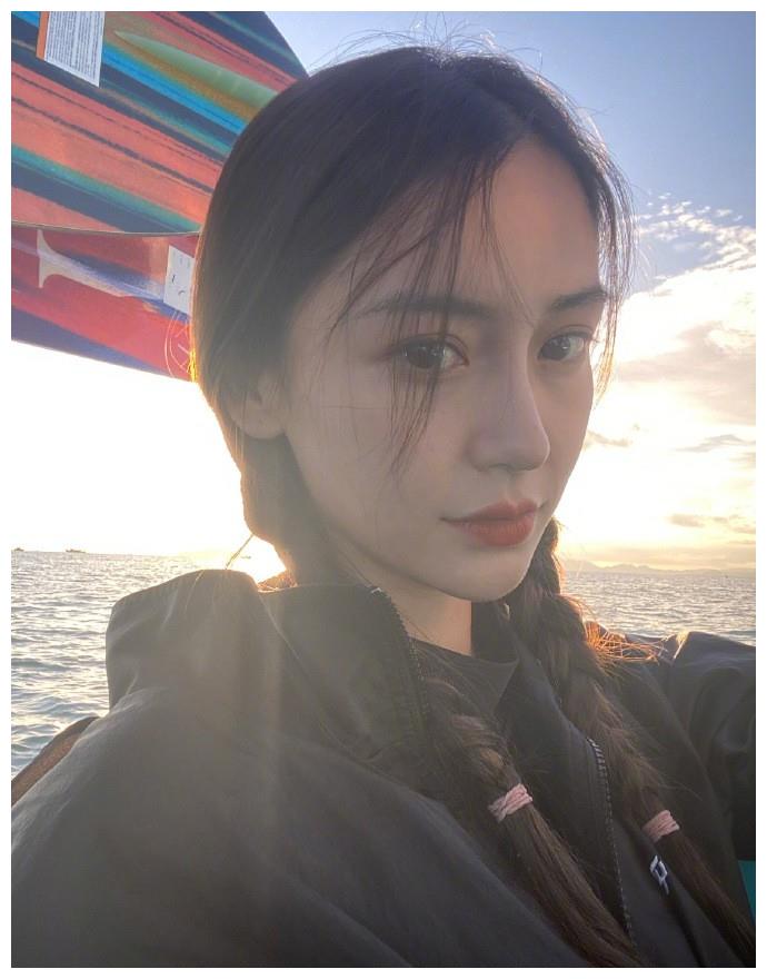 angelababy海边冲浪,angelababy海上冲浪 angelababy扎麻花辫冲浪
