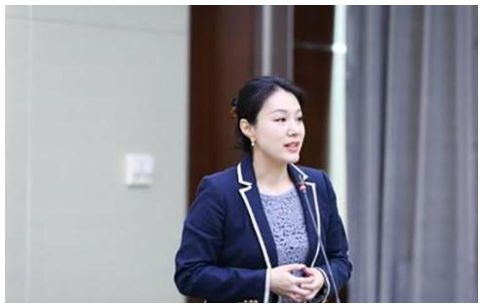 北大教授史蛟颜值出众拒绝百万年薪回国教书婚姻恋情成谜